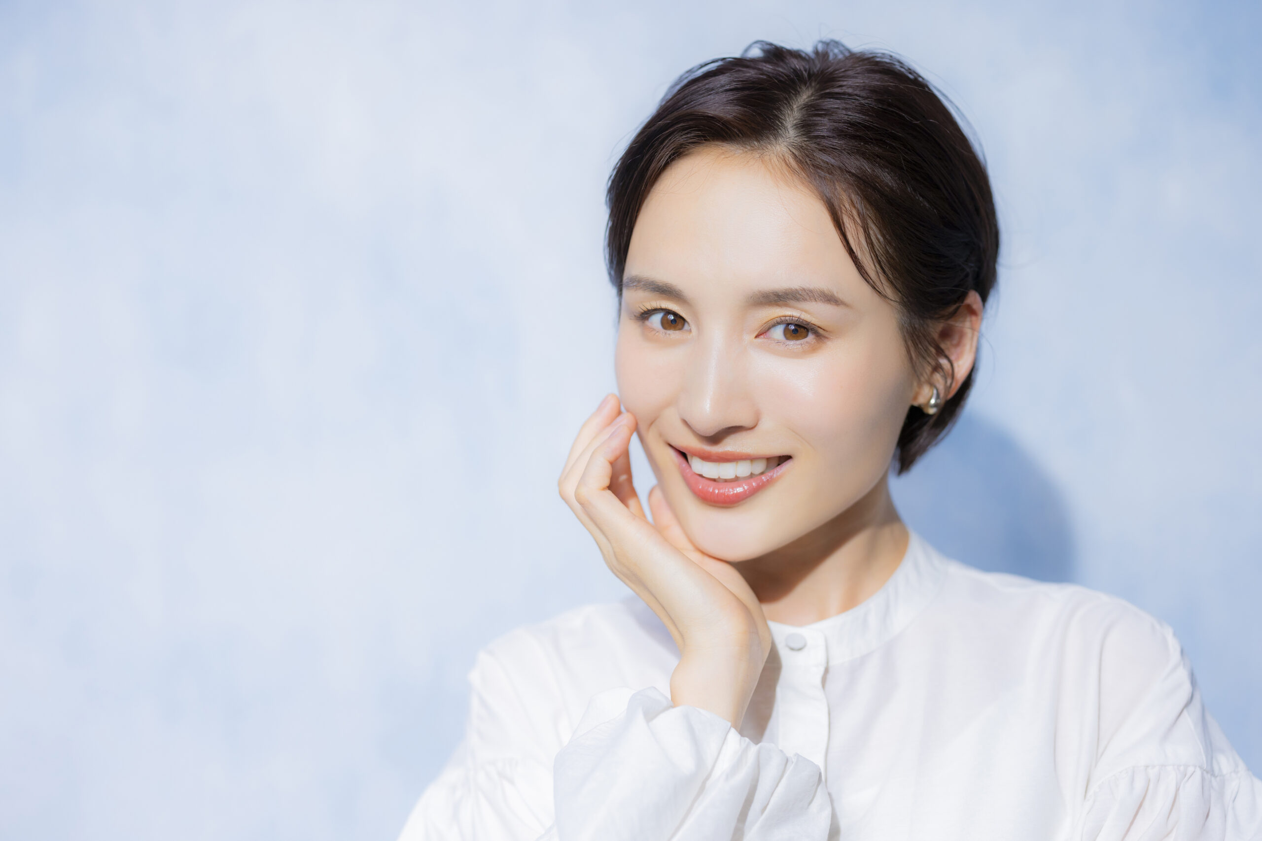 白い歯を手に入れるためのホワイトニング女性